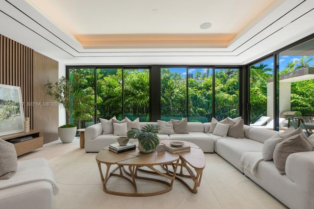 3045 N Bay Road, Miami Beach, FL 33140