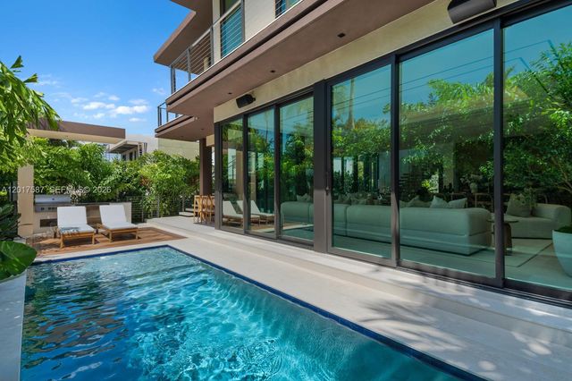 3045 N Bay Road, Miami Beach, FL 33140