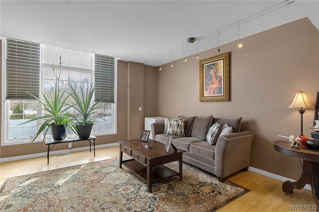 11 Hemlock Drive, Grand Island, NY 14072