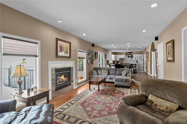 11 Hemlock Drive, Grand Island, NY 14072