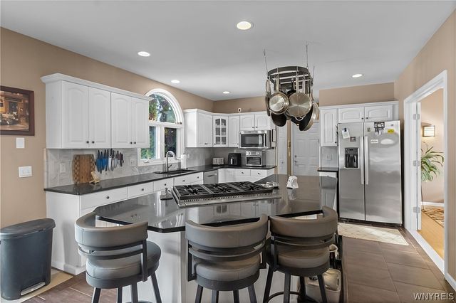 11 Hemlock Drive, Grand Island, NY 14072