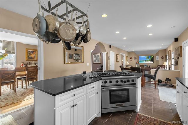 11 Hemlock Drive, Grand Island, NY 14072