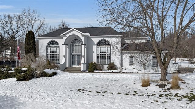 11 Hemlock Drive, Grand Island, NY 14072