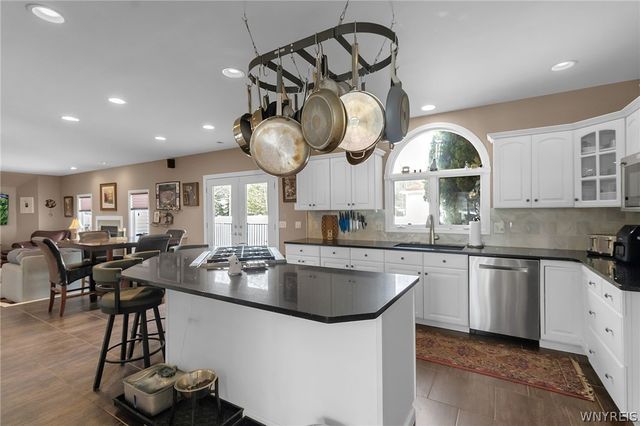 11 Hemlock Drive, Grand Island, NY 14072