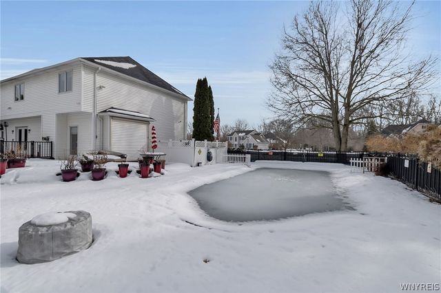 11 Hemlock Drive, Grand Island, NY 14072