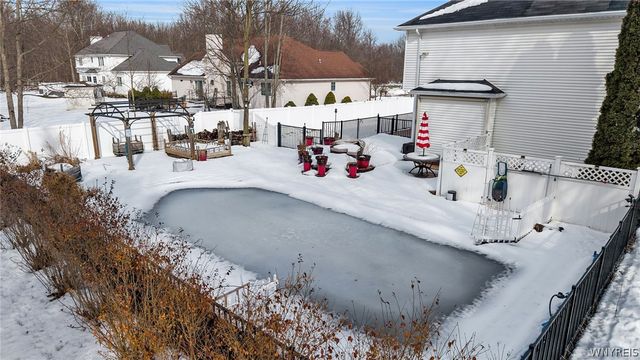 11 Hemlock Drive, Grand Island, NY 14072