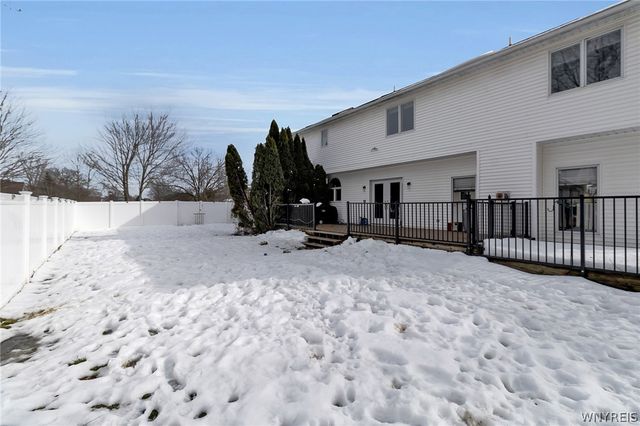 11 Hemlock Drive, Grand Island, NY 14072