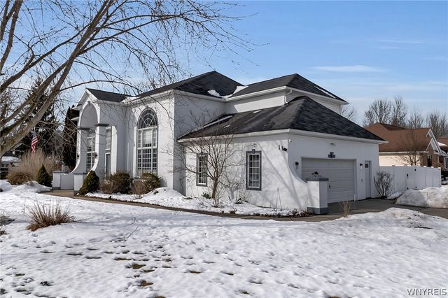 11 Hemlock Drive, Grand Island, NY 14072