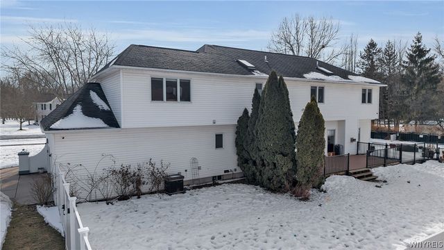 11 Hemlock Drive, Grand Island, NY 14072