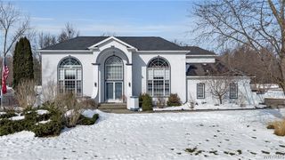 11 Hemlock Drive, Grand Island, NY 14072
