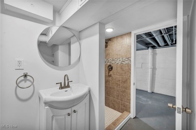 2222 Woodward Avenue, Lakewood, OH 44107