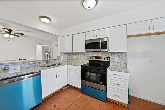 1402 S Carrier Parkway 110, Grand Prairie, TX 75051