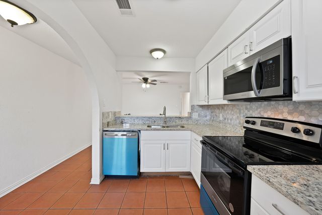 1402 S Carrier Parkway 110, Grand Prairie, TX 75051