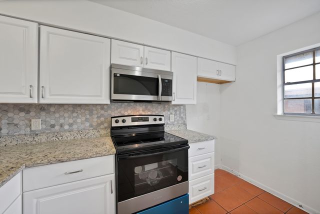 1402 S Carrier Parkway 110, Grand Prairie, TX 75051