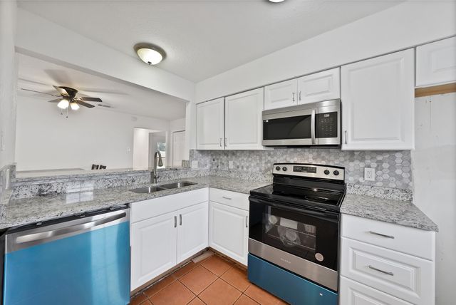 1402 S Carrier Parkway 110, Grand Prairie, TX 75051