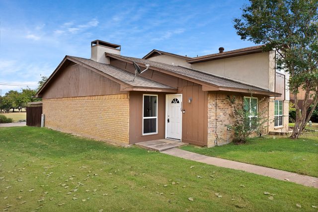 1402 S Carrier Parkway 110, Grand Prairie, TX 75051