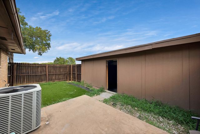 1402 S Carrier Parkway 110, Grand Prairie, TX 75051