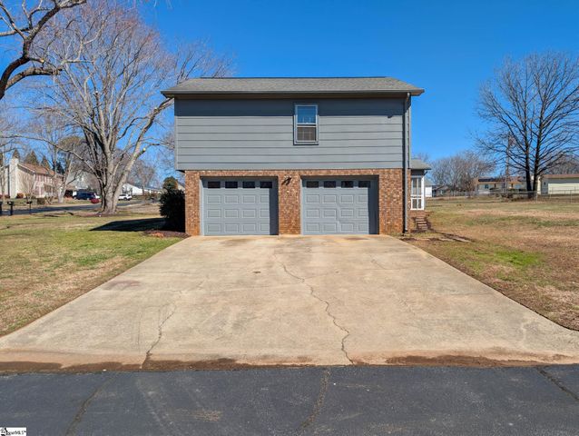 207 Old Salem Road, Moore, SC 29369