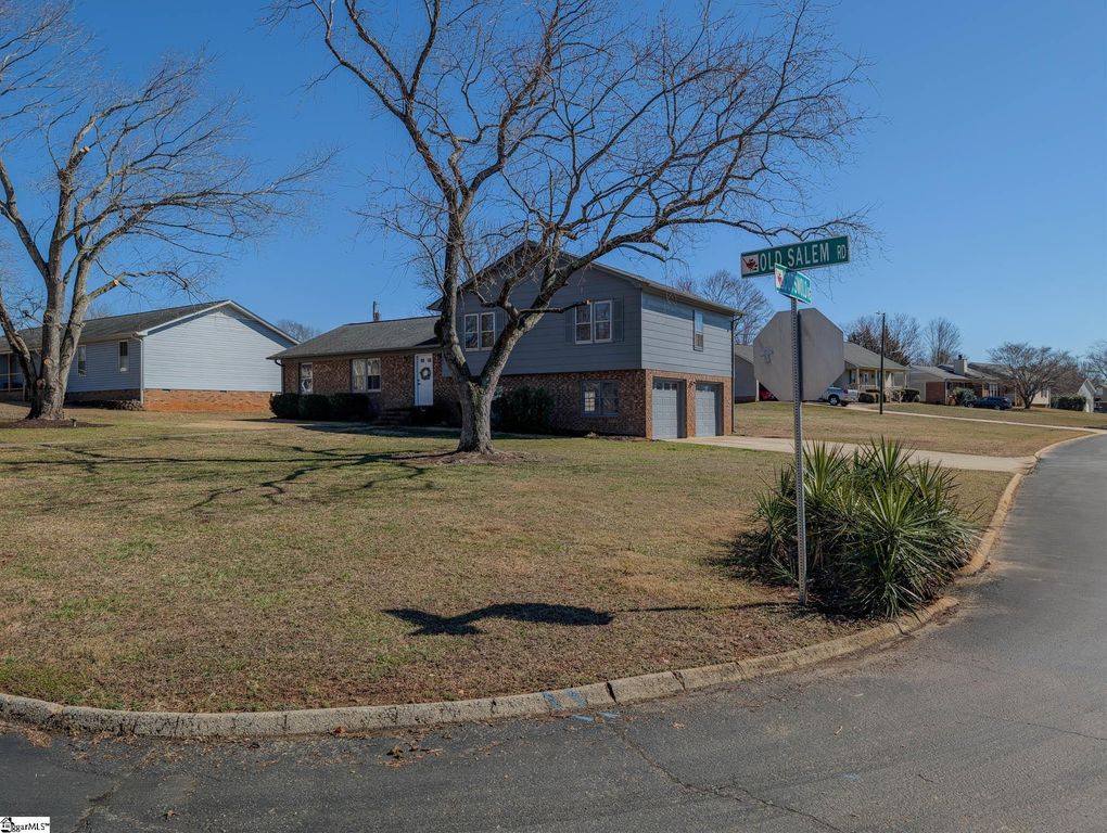 207 Old Salem Road, Moore, SC 29369