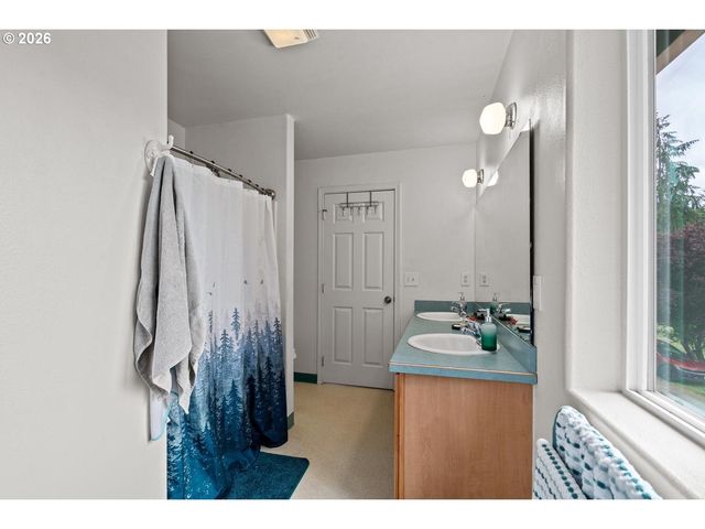 32171 BISHOP Rd, Rainier, OR 97048