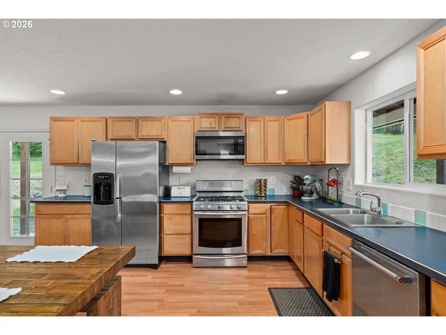 32171 BISHOP Rd, Rainier, OR 97048