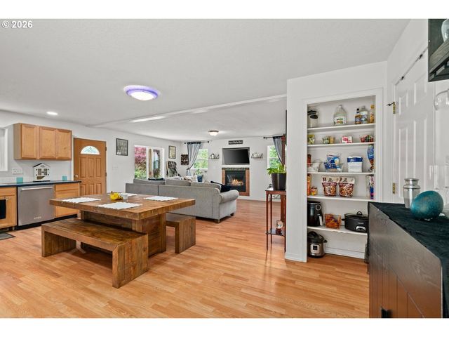 32171 BISHOP Rd, Rainier, OR 97048