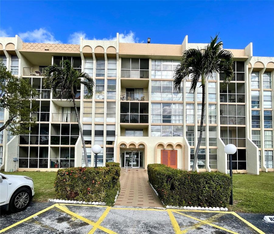 801 THREE ISLANDS Boulevard 214, Hallandale Beach, FL 33009