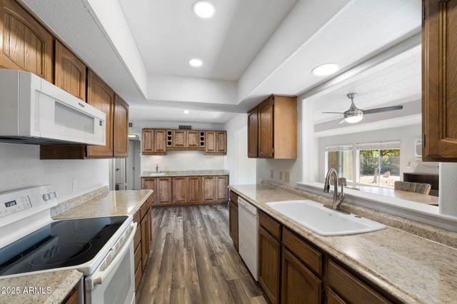 735 LEISURE WORLD --, Mesa, AZ 85206