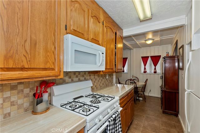 23376 Knapps Cutoff, Crestline, CA 92325