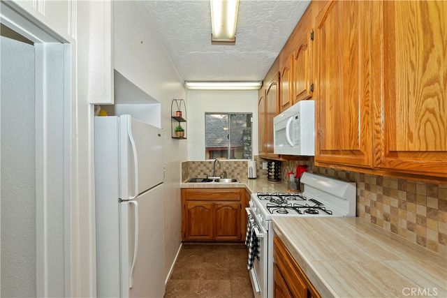 23376 Knapps Cutoff, Crestline, CA 92325