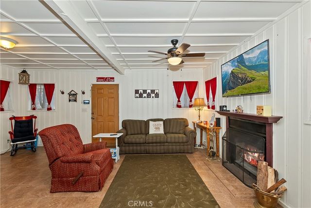 23376 Knapps Cutoff, Crestline, CA 92325