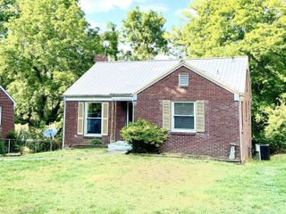 1156 Ridgeway Dr, Clarksville, TN 37040
