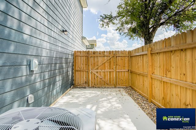 2087 Silver Oak Dr, San Antonio, TX 78213