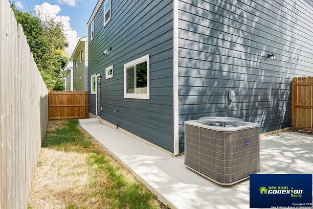 2087 Silver Oak Dr, San Antonio, TX 78213