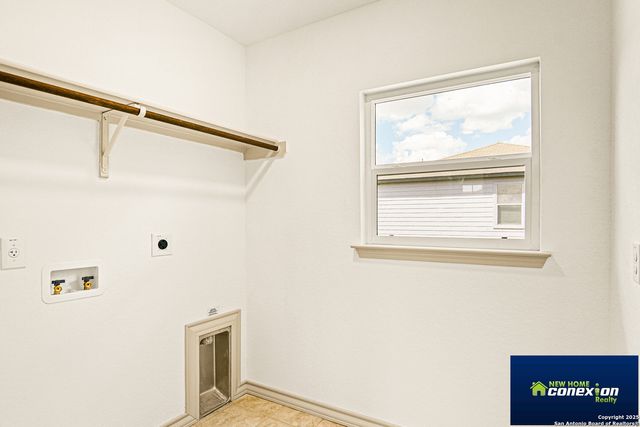 2087 Silver Oak Dr, San Antonio, TX 78213