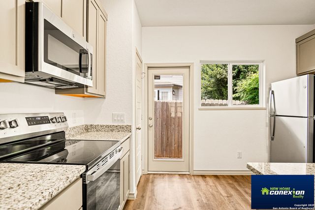 2087 Silver Oak Dr, San Antonio, TX 78213