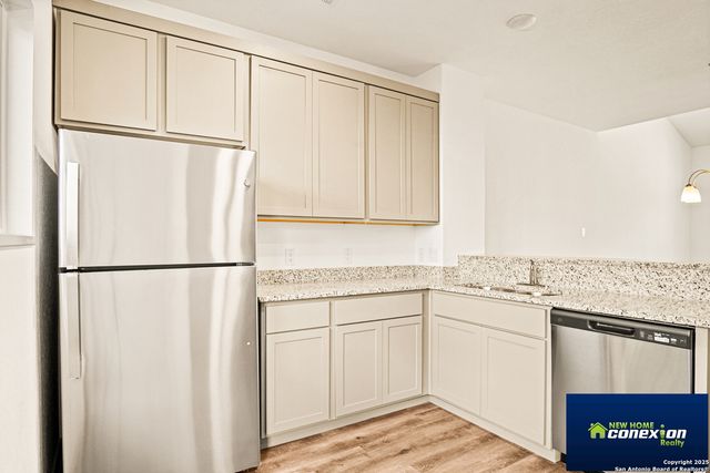 2087 Silver Oak Dr, San Antonio, TX 78213