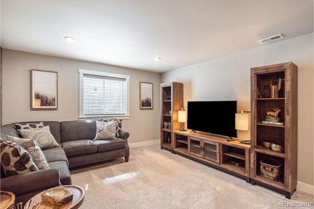 7044 Primrose Lane, Grand Blanc Charter Township, MI 49024