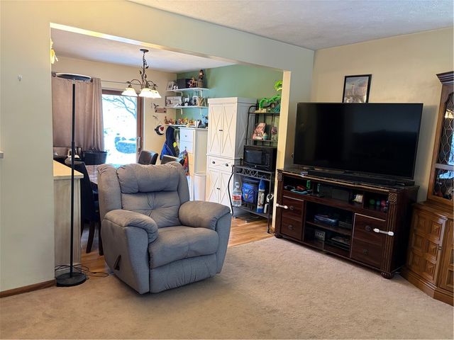 120 Lyn Dale Drive, Center Twp, PA 16001