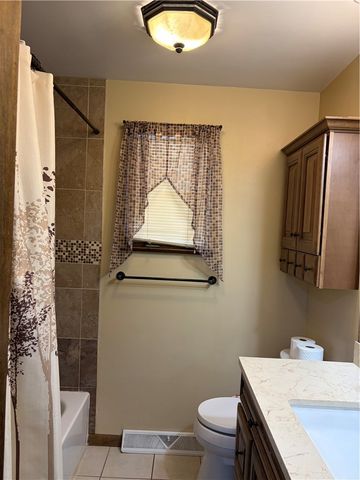 120 Lyn Dale Drive, Center Twp, PA 16001