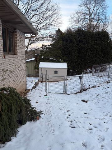 120 Lyn Dale Drive, Center Twp, PA 16001