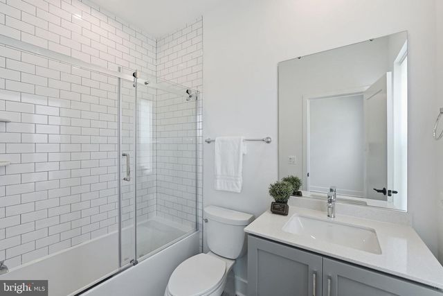 5548 TOPAZ LN, Bethesda, MD 20816