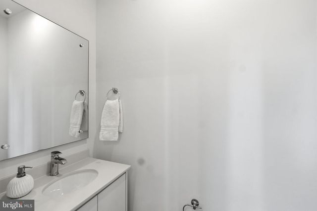 5548 TOPAZ LN, Bethesda, MD 20816