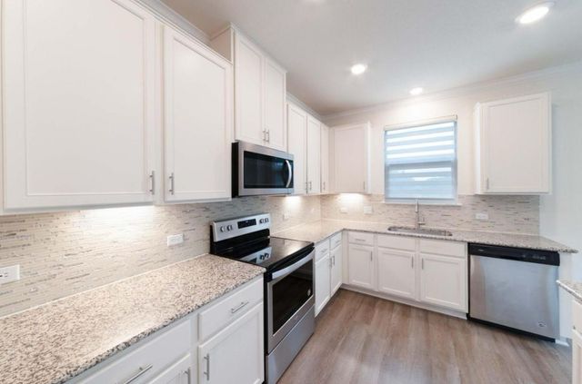 803 Sandhill DR, Austin, TX 78748