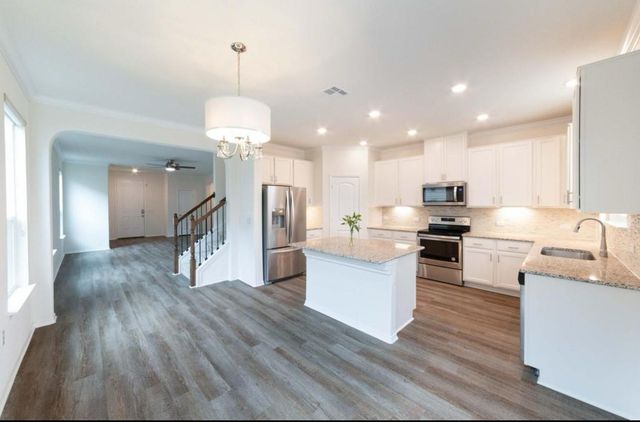 803 Sandhill DR, Austin, TX 78748