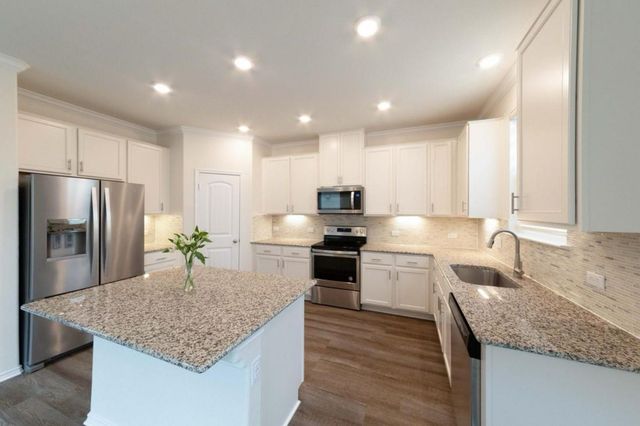 803 Sandhill DR, Austin, TX 78748