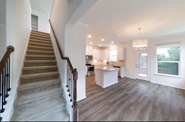 803 Sandhill DR, Austin, TX 78748