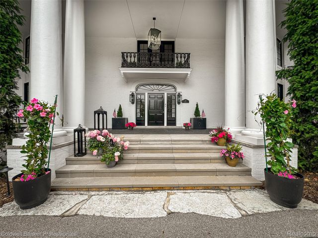 477 Dunston Road, Bloomfield Charter Township, MI 48304