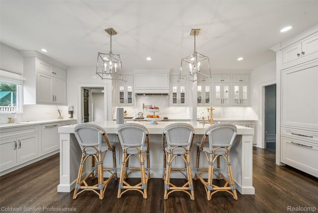 477 Dunston Road, Bloomfield Charter Township, MI 48304