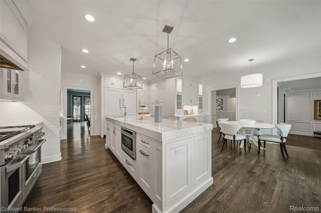 477 Dunston Road, Bloomfield Charter Township, MI 48304